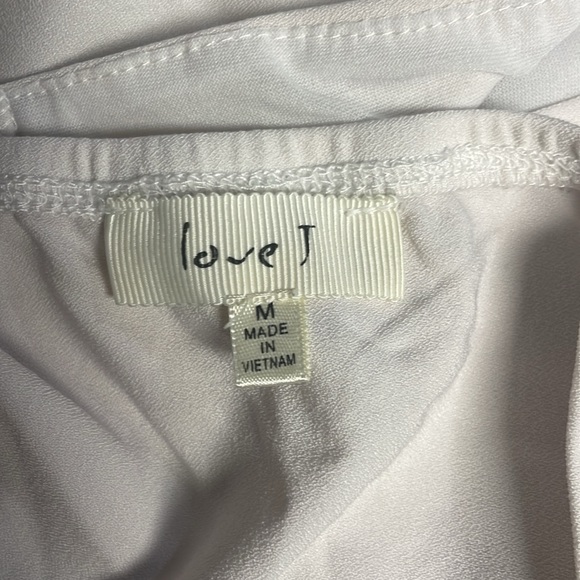 Medium size shirt I have only wore once at the beach. - Picture 3 of 3